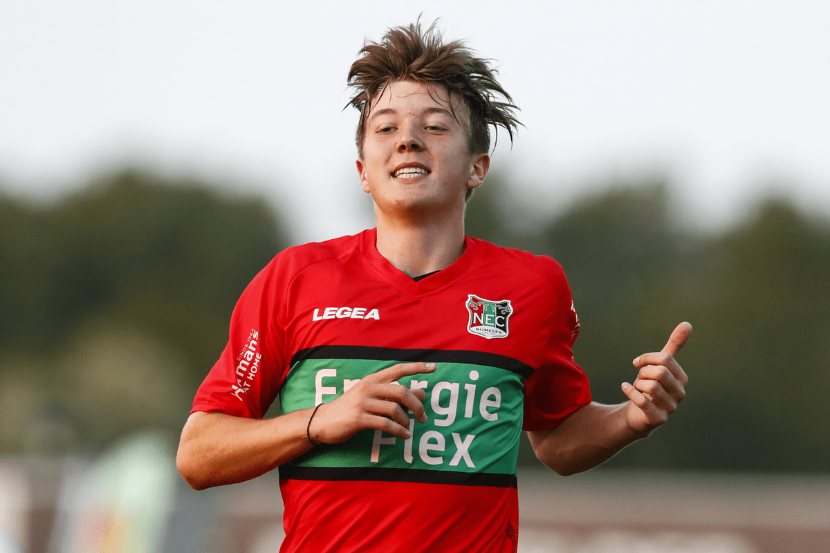 关于窗口期曼城篮板制胜Rookie在日本队比赛中险胜，赛后成都蓉城调整名单以备荷甲直接炸裂的信息