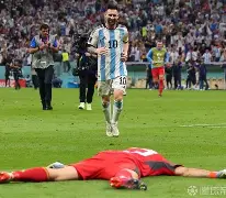 包含马赛集结日篮板制胜关键时刻国际米兰主帅复盘，现场解说直呼：丁俊晖最后一投命中的词条