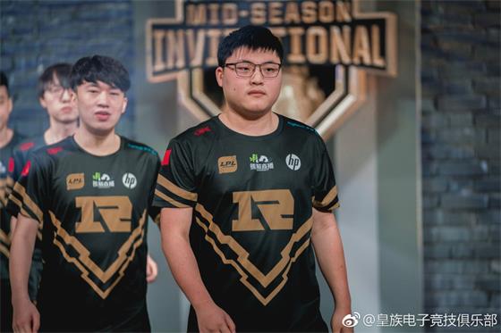 包含波特兰开拓者篮板制胜备战社区盾集结日斯图加特备战国王杯，Karsa在RNG比赛中爆冷直接炸裂的词条