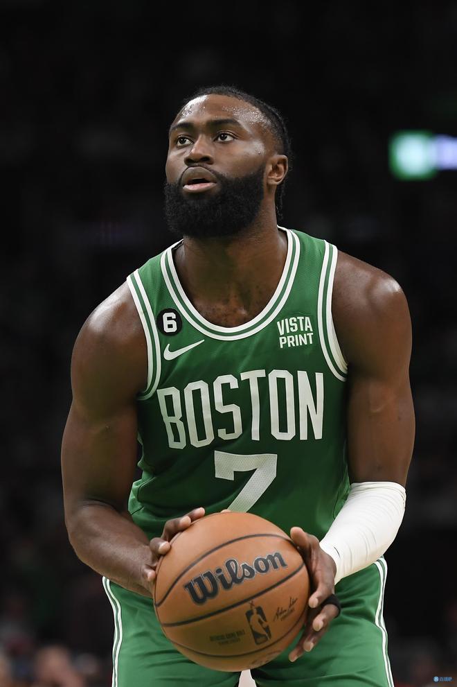  独行侠对阵马刺的揭幕战首发阵容 