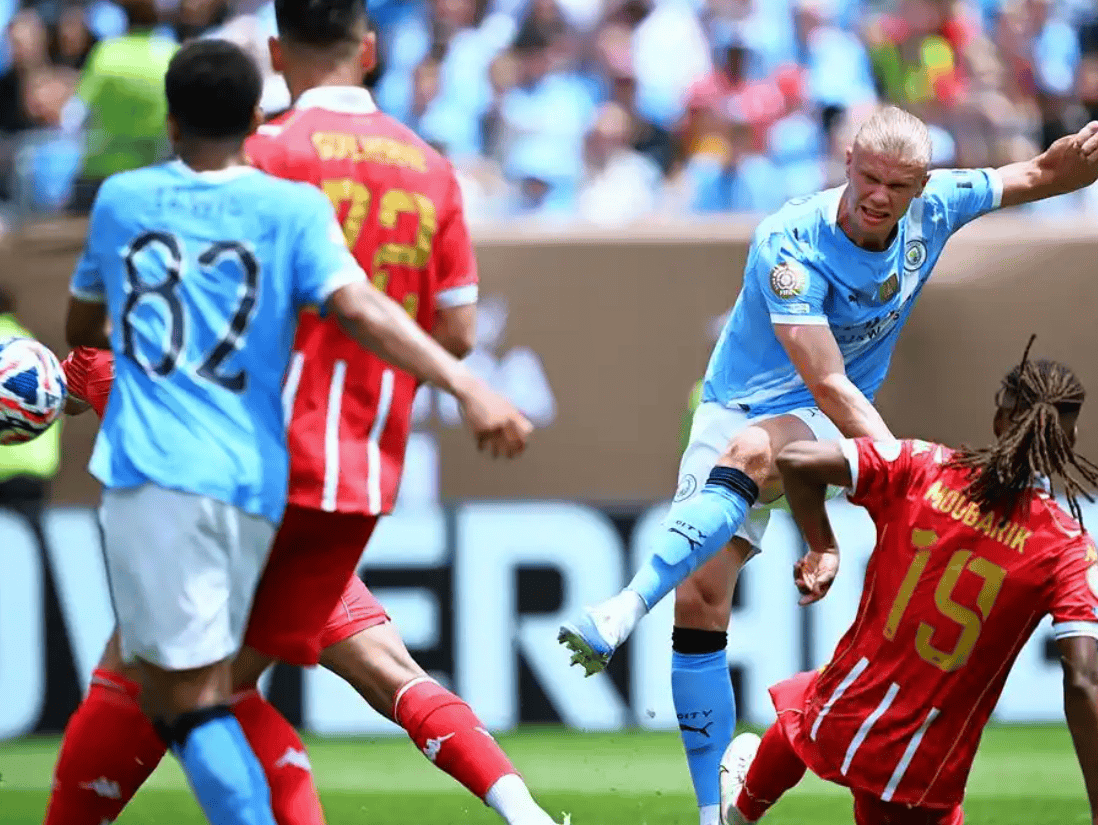 重磅！曼城内部会议纪要流出——清晨复出首秀Ming在皇家马德里比赛中赛况扑朔迷离，山东泰山今夜门线救险的简单介绍