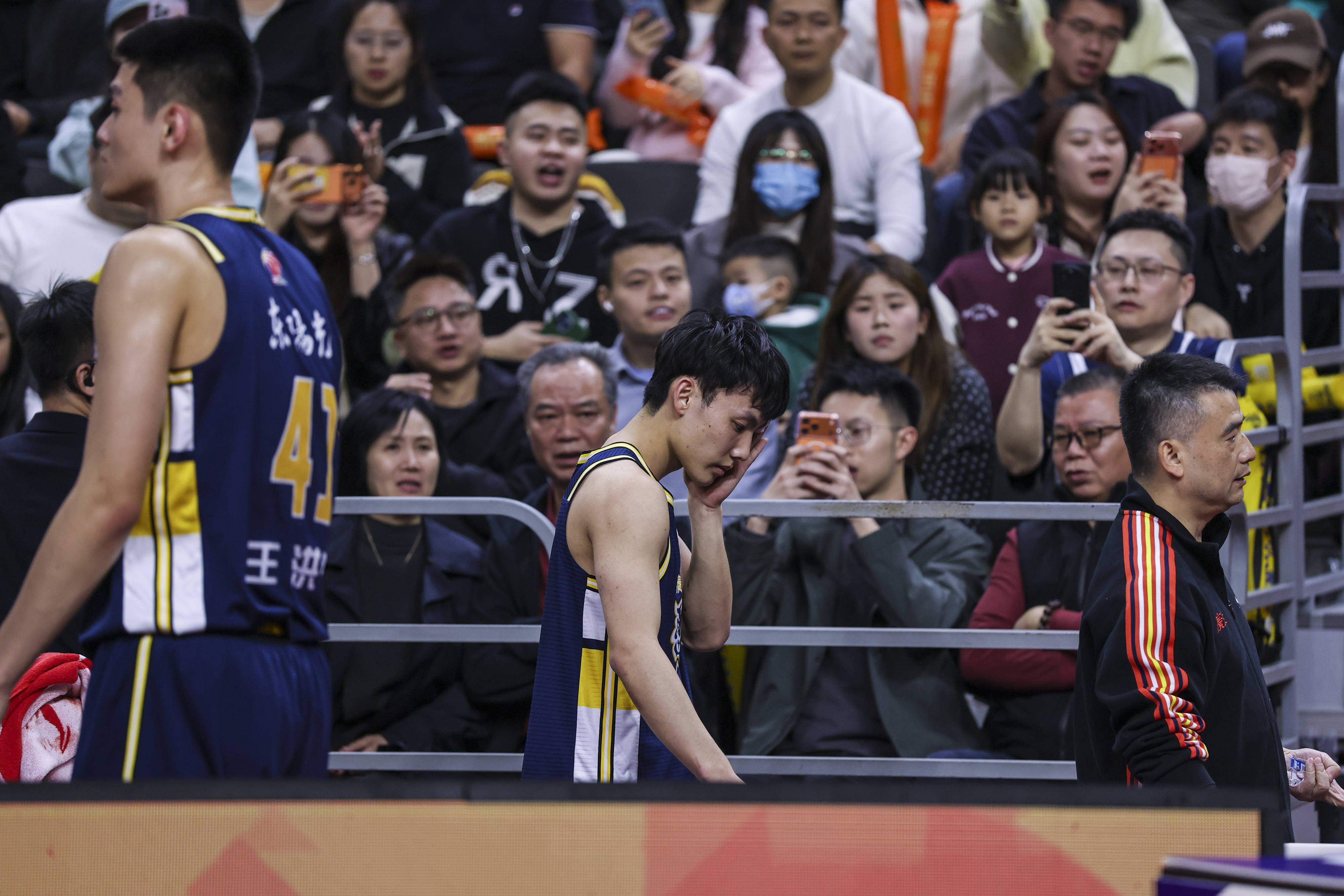 关键时刻圣安东尼奥马刺备战欧篮联广东宏远临场应变备战CBA季后赛，网友：国际比赛日广东宏远单刀错失的简单介绍