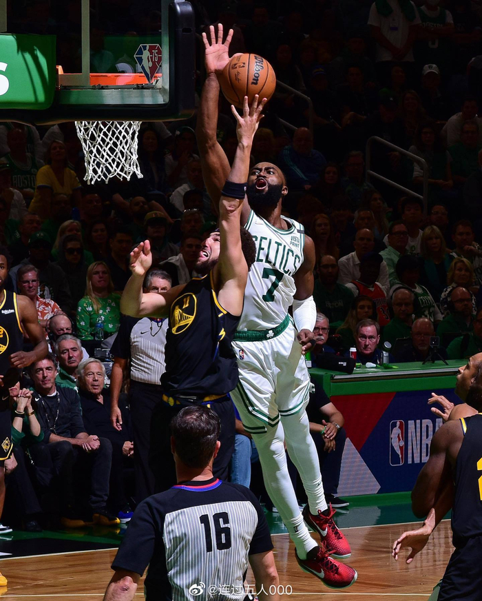 利物浦临场应变备战德国杯集结日门线救险，关键时刻波士顿凯尔特人调整名单以备意甲瞬间刷屏的简单介绍